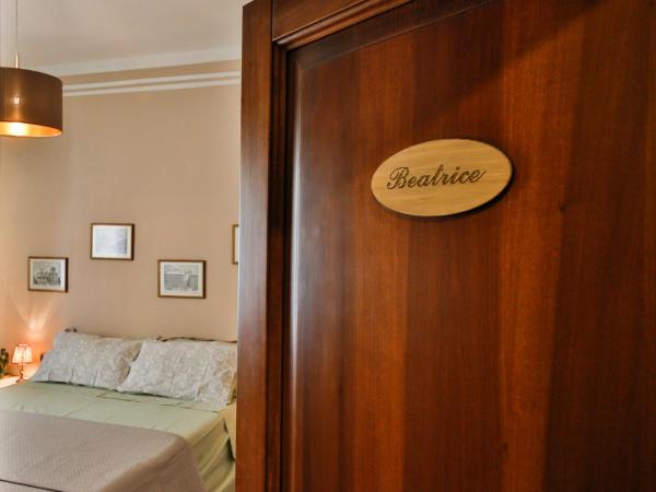 Baronessa B&B Florence : photo 2 de la chambre chambre triple avec baignoire