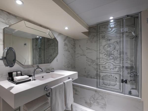 Mgallery Le Louis Versailles Château : photo 5 de la chambre chambre lit queen-size supérieure avec balcon