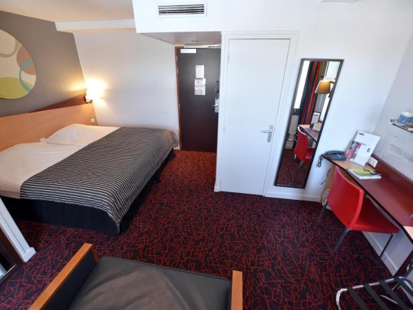 Kyriad Hotel Dijon Gare : photo 5 de la chambre chambre lits jumeaux avec accès spa