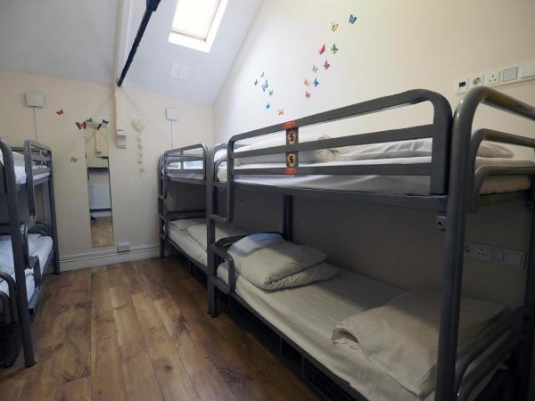 St Christopher's Greenwich : photo 4 de la chambre lit dans dortoir féminin de 8 lits avec salle de bains commune extérieure