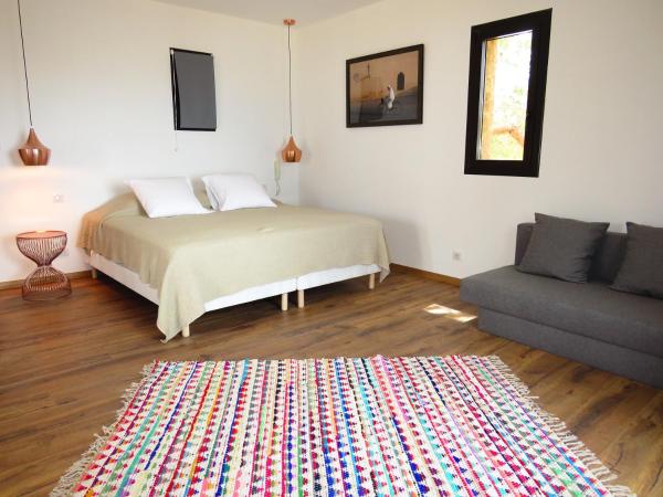 La Bergerie : photo 7 de la chambre suite - vue sur mer et rue