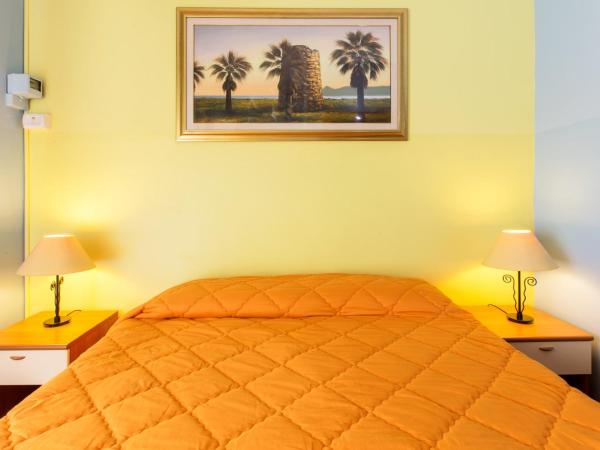 Guest House Aio Sardegna : photo 9 de la chambre chambre double avec salle de bains privative