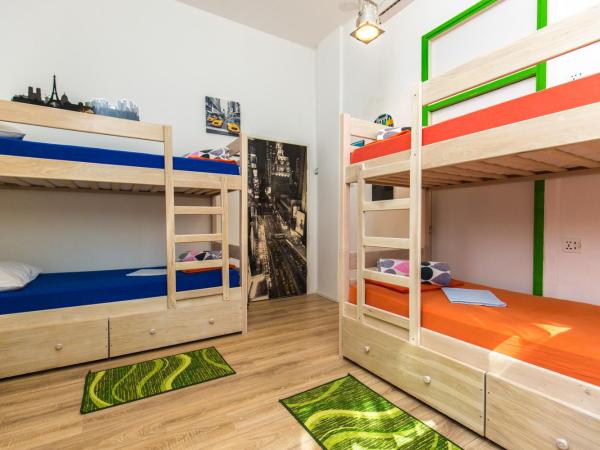 Crazy House Hostel : photo 4 de la chambre lit dans dortoir mixte de 4 lits - 1