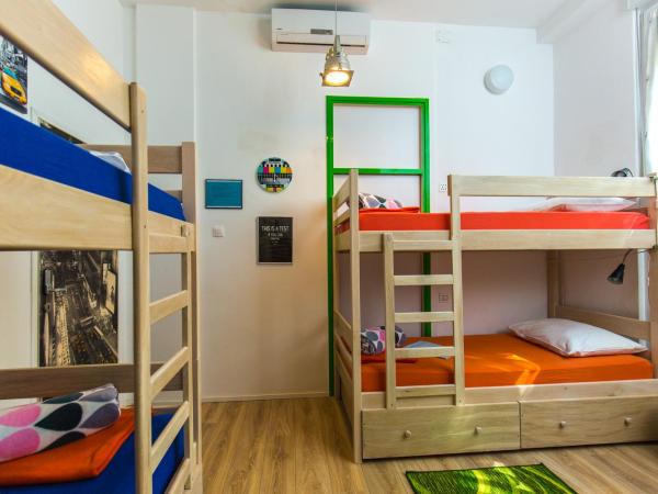 Crazy House Hostel : photo 3 de la chambre lit dans dortoir mixte de 4 lits - 1