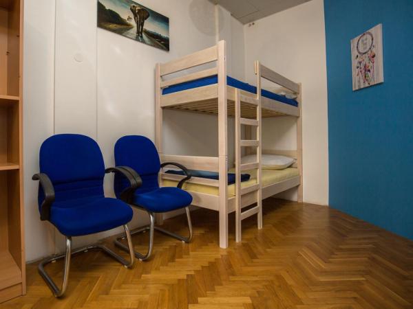 Crazy House Hostel : photo 1 de la chambre lit dans dortoir mixte de 6 lits