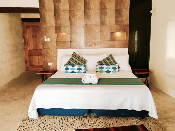 Maria's Kan Kin : photo 2 de la chambre chambre lit king-size - vue sur océan