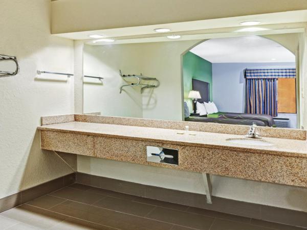 Super 8 by Wyndham Houston Hobby Airport South : photo 4 de la chambre chambre double avec 2 lits doubles - fumeurs