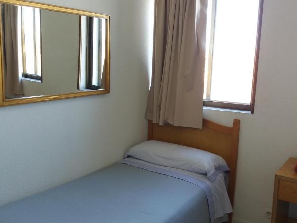 Centro San Viator : photo 4 de la chambre chambre lits jumeaux avec salle de bains
