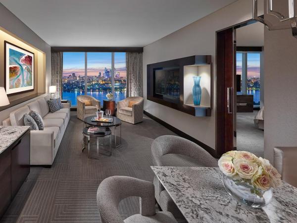 Crown Towers Perth : photo 5 de la chambre suite premier club avec vue