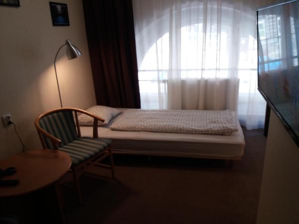 Mezzo Budapest : photo 7 de la chambre petite chambre lits jumeaux avec salle de bains privative externe