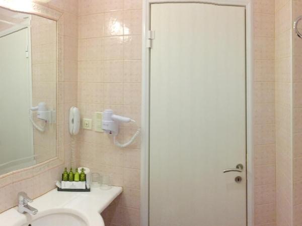 Hotel London : photo 3 de la chambre chambre double ou lits jumeaux