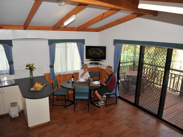 Levi Adelaide Holiday Park : photo 1 de la chambre walkerville cabin 