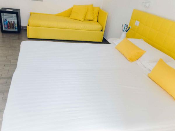 Etna Suite Group : photo 7 de la chambre chambre triple avec balcon