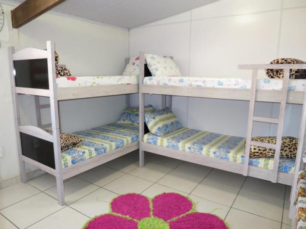 Hostel Horizonte de Minas : photo 1 de la chambre lit simple dans dortoir pour femmes