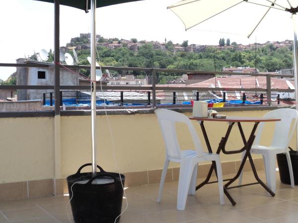 Yavuz Hotel : photo 10 de la chambre chambre quadruple avec salle de bains commune