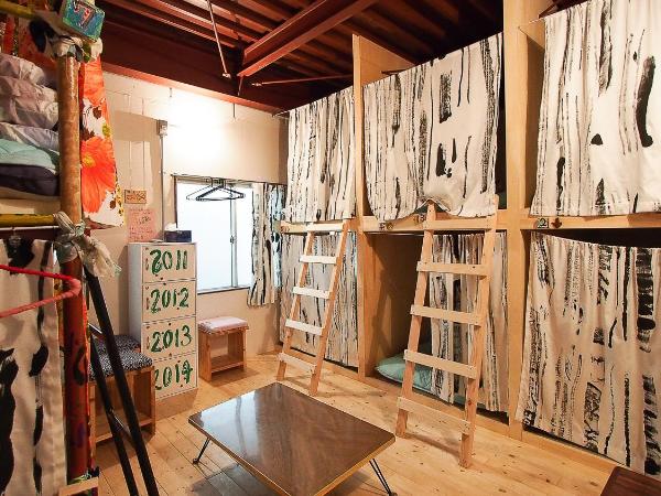 Kamagasaki University of the Arts Cafe Garden Guest House aka Cocoroom : photo 1 de la chambre lit superposé dans dortoir pour femmes 