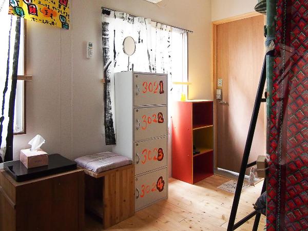 Kamagasaki University of the Arts Cafe Garden Guest House aka Cocoroom : photo 7 de la chambre lit superposé dans dortoir pour femmes 