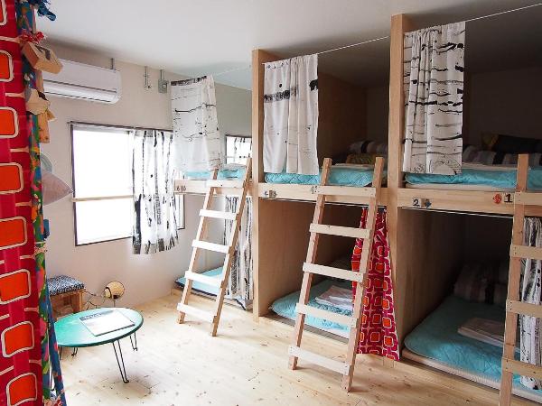 Kamagasaki University of the Arts Cafe Garden Guest House aka Cocoroom : photo 3 de la chambre lit superposé dans dortoir pour femmes 