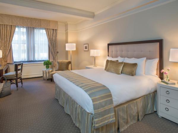 Warwick New York : photo 2 de la chambre hébergement lit king-size premier - vue sur ville