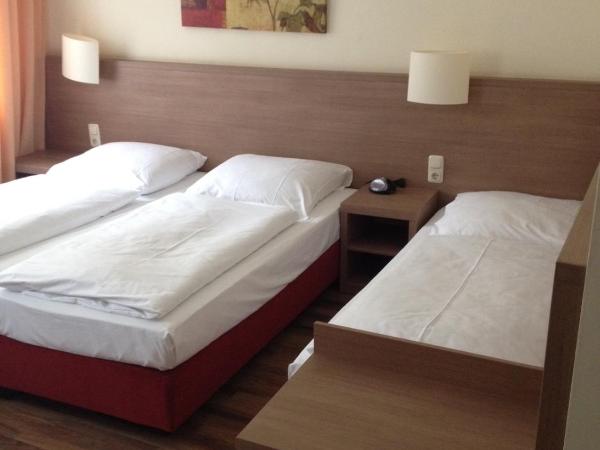 Hotel Marienthal Garni : photo 3 de la chambre chambre quadruple