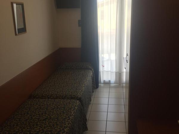 Hotel Lido : photo 1 de la chambre petite chambre lits jumeaux