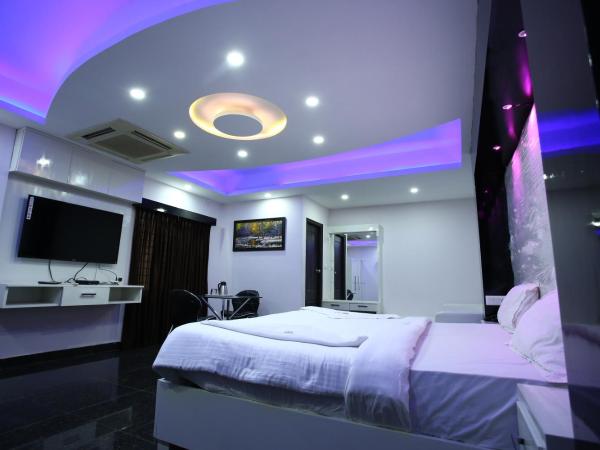 Hotel RR International : photo 3 de la chambre suite avec jacuzzi