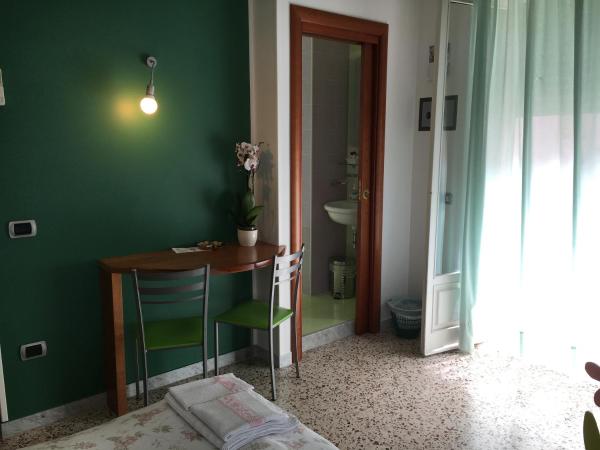 Piccolo Principe Salerno B&B : photo 7 de la chambre chambre double avec salle de bains privative