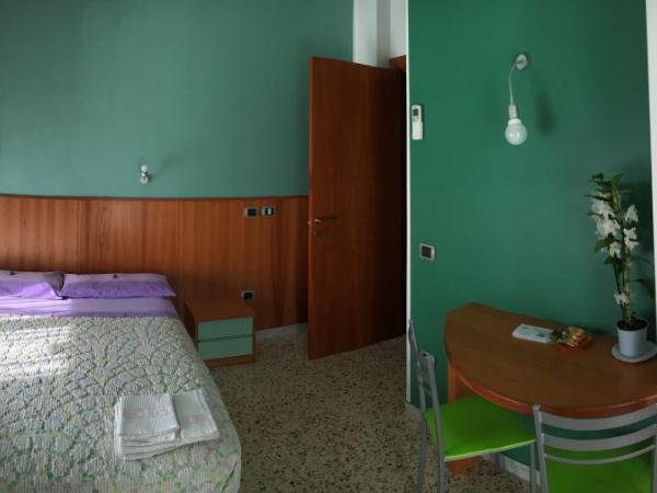 Piccolo Principe Salerno B&B : photo 2 de la chambre chambre double avec salle de bains privative