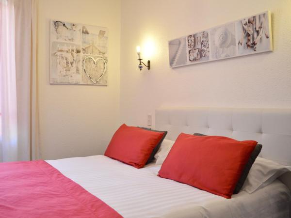 Hotel Les Acacias : photo 2 de la chambre chambre double supérieure avec douche