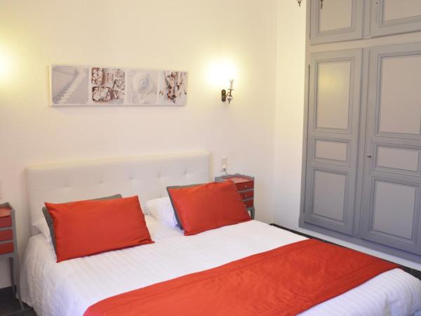 Hotel Les Acacias : photo 3 de la chambre chambre double supérieure avec douche