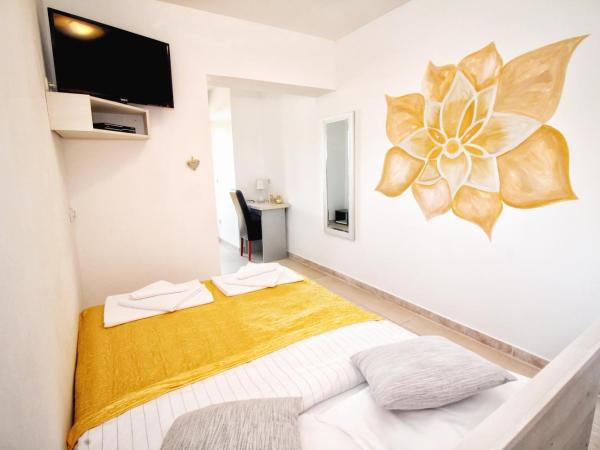 Villa Monsena : photo 2 de la chambre chambre double standard - vue sur mer