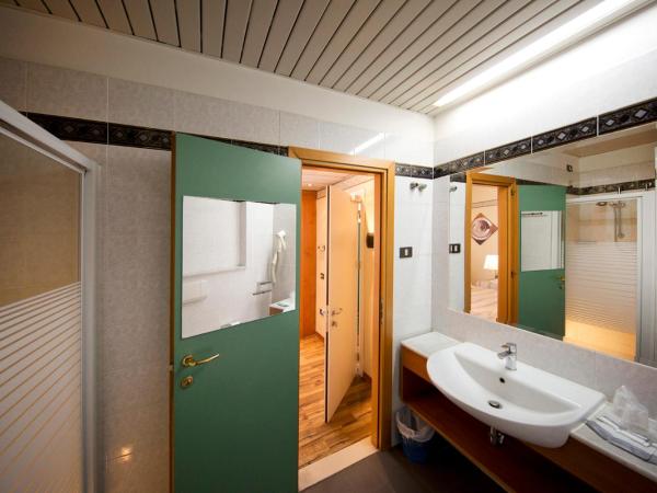 Hotel Marina Bay : photo 1 de la chambre chambre double ou lits jumeaux