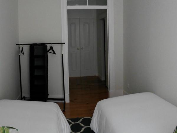 Alcaçaria do Bairro : photo 3 de la chambre chambre lits jumeaux