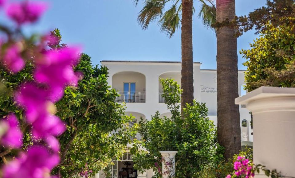 Pazziella Garden & Suites
