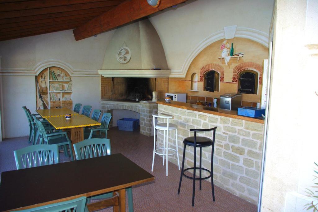 Photo de la galerie de l'établissement Gite le Mas de l'Amandier, à Saint-Saturnin-lès-Avignon 22 autres photos