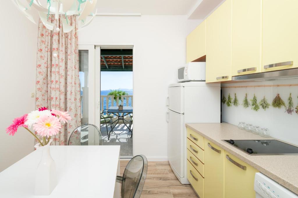 Superb Beachfront Luxury Seaview with Private Beach 7