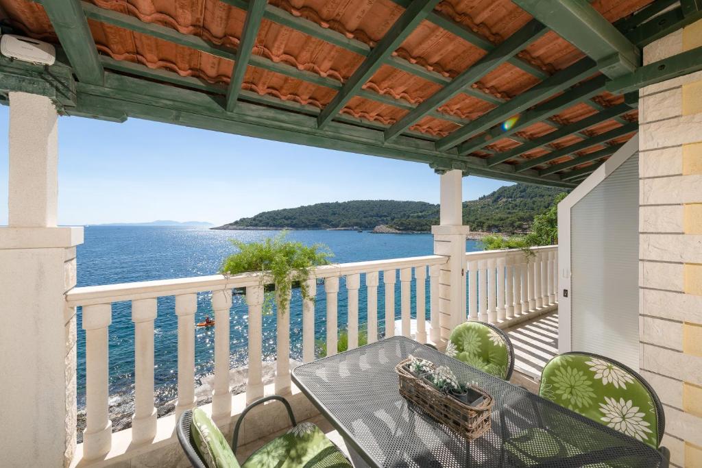 Superb Beachfront Luxury Seaview with Private Beach 5