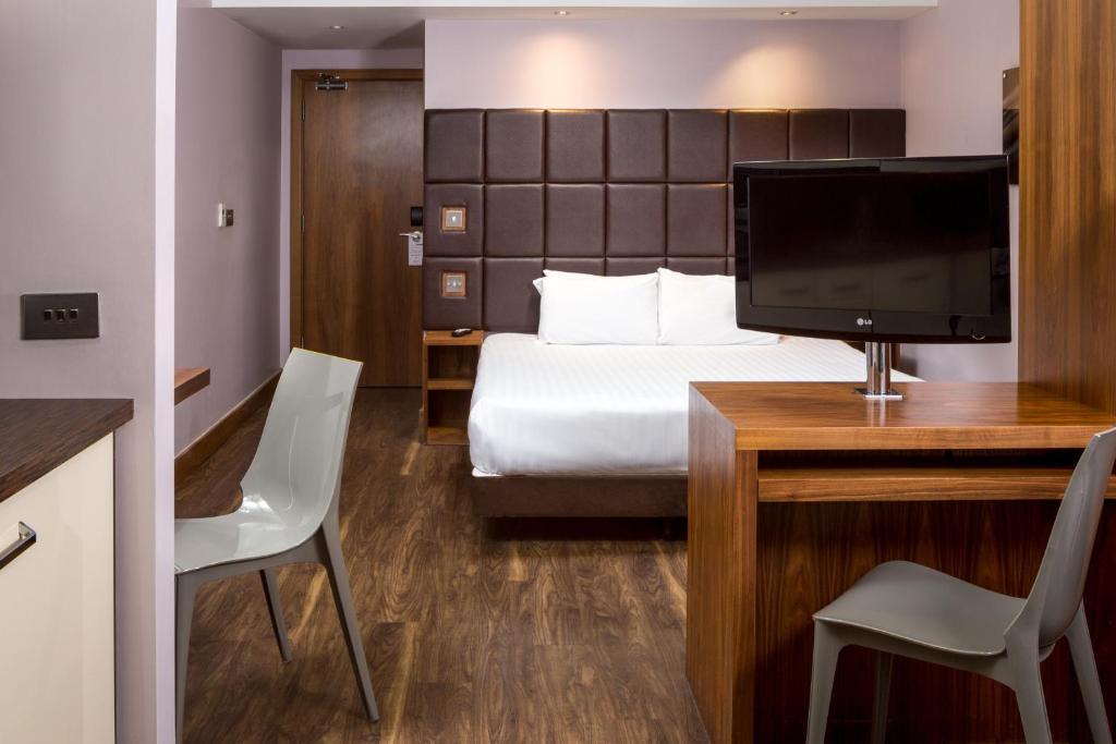 Roomzzz Leeds City 4