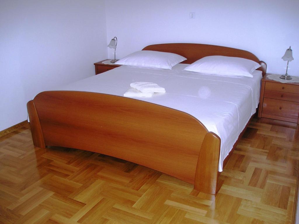 Sea View Apartment with Large Terrace & Parking near Korčula 6