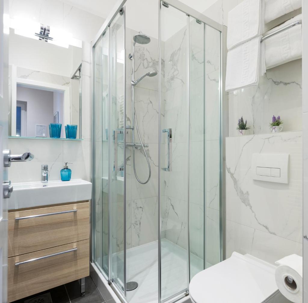 White Rose Apartment 8