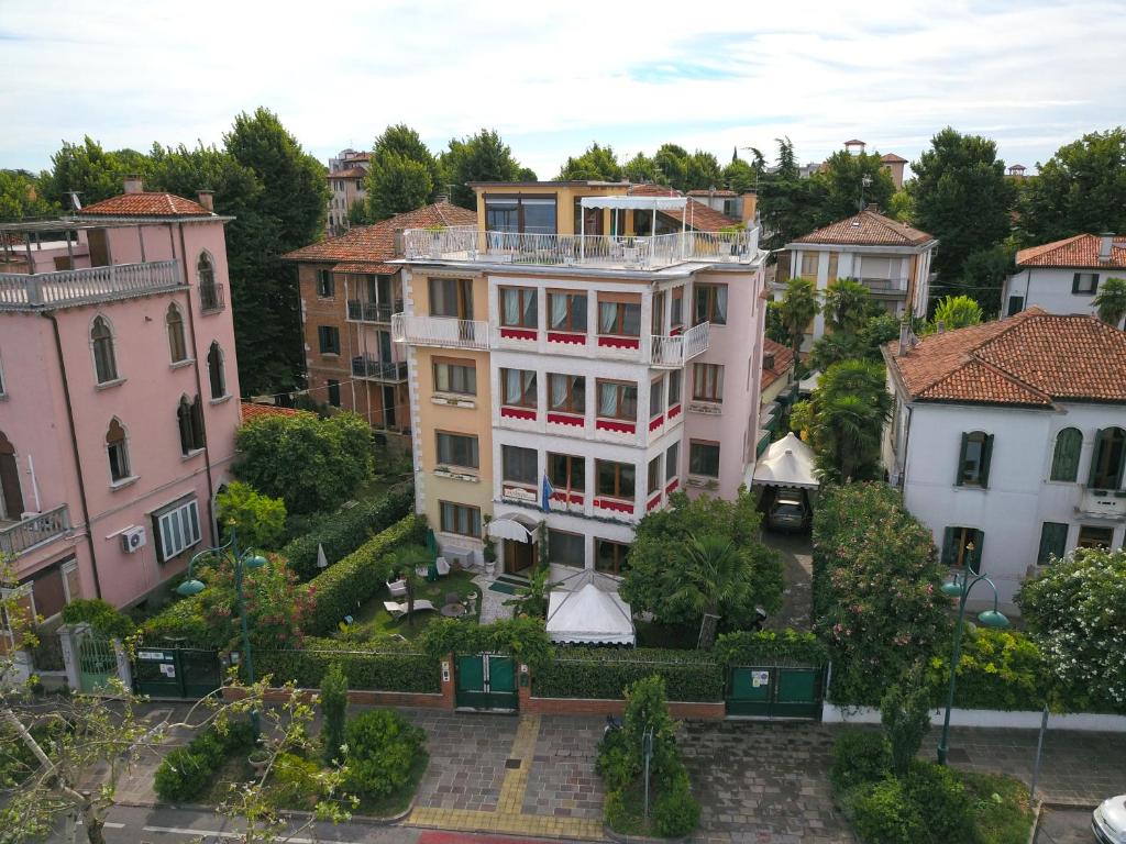 Oasis Lagoon Estate 8