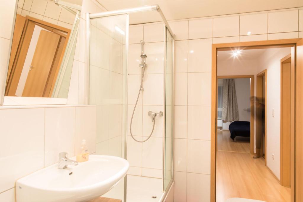 3 bedroom house with 2 bathrooms in Dusseldorf - Haus mit 3 Schlafzimmer 2 Badezimmer in Düsseldorf 3