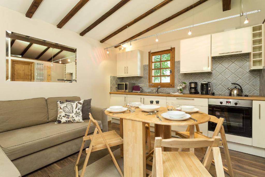 Mazot Loppe - A Cosy Central Chamonix Hideaway 4