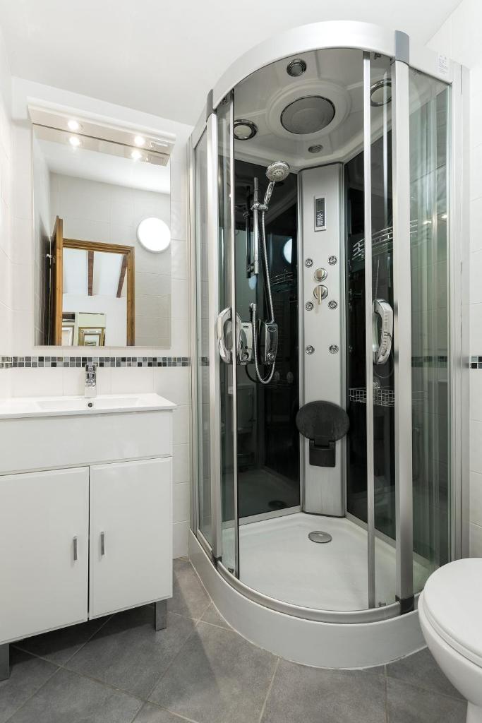 Mazot Loppe - A Cosy Central Chamonix Hideaway 3