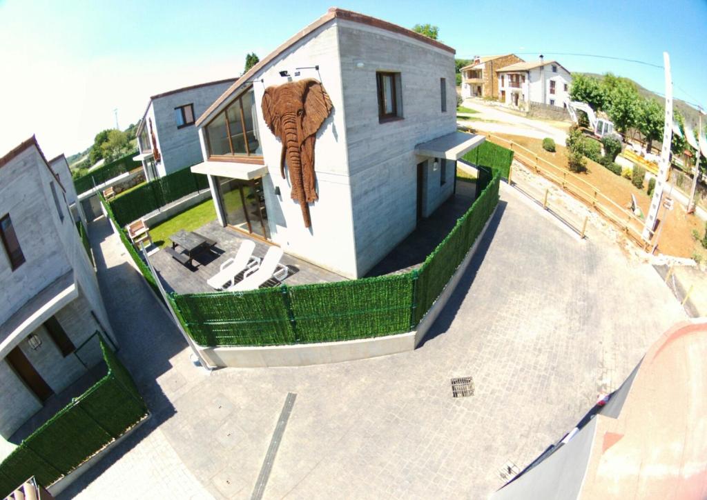 Cabañas La Senda de los elefantes Cabárceno 8