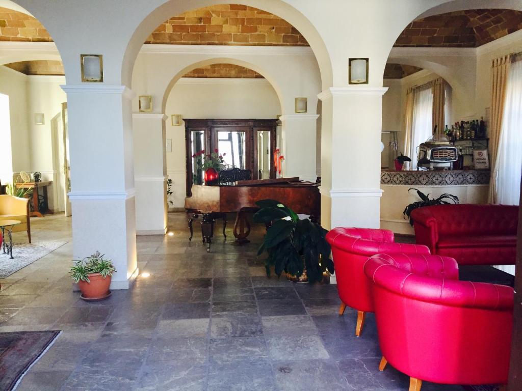 Coin salon dans l'établissement Hotel Claila