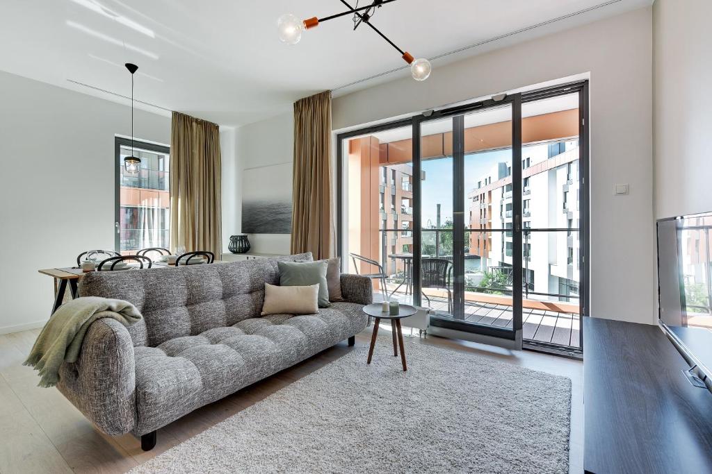 Blue Mandarin Riverside 5
