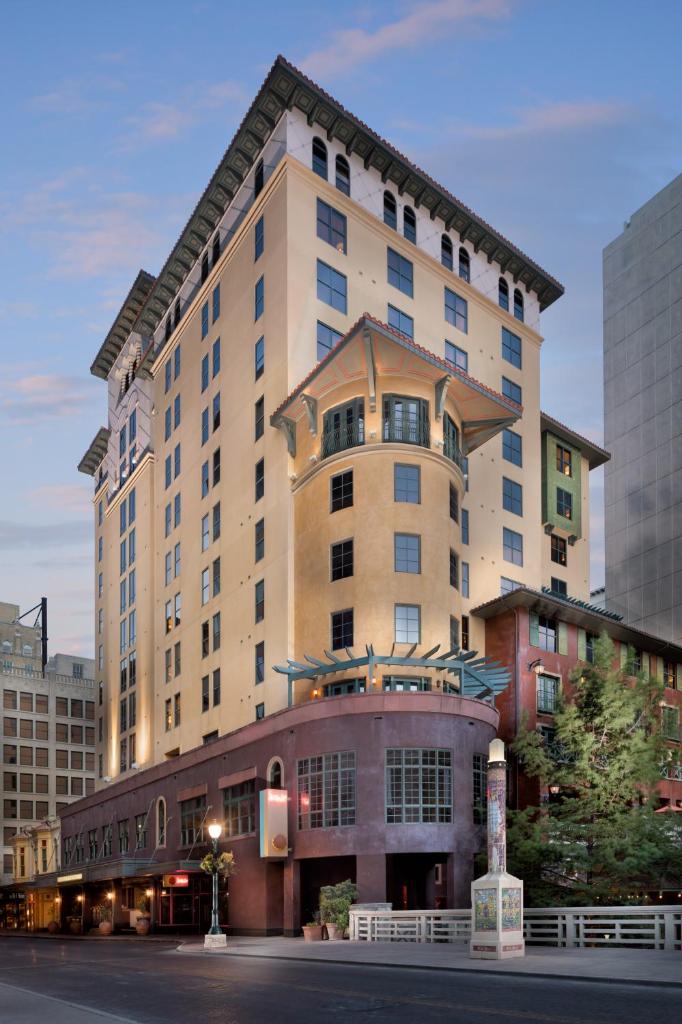 Hotel Valencia Riverwalk Image