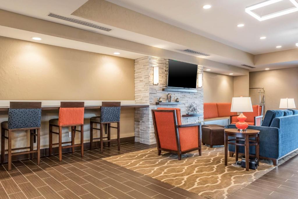 Comfort Suites Florence - Cincinnati South Image