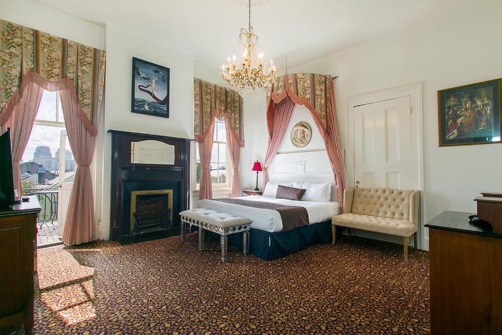 Lafitte Hotel & Bar Image